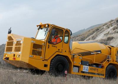 矿山隧道专用混凝土搅拌车 4方搅拌罐与防爆轮胎的完美结合